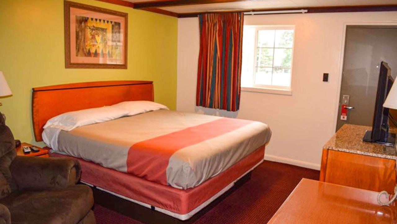 Relax Inn Bloomsburg Exterior photo